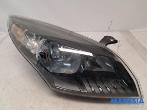Gebruikte Koplamp rechts Renault Megane III Coupe (DZ) 1.2 16V TCE 115 Prijs € 105,00 Margeregeling aangeboden door Maresia Parts