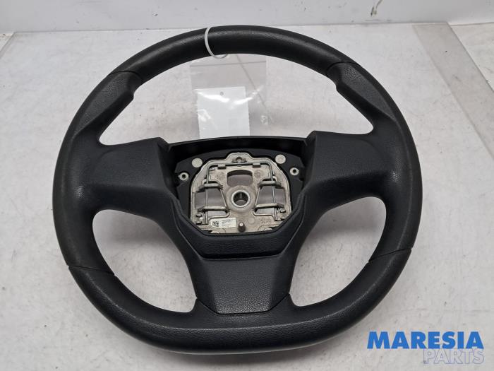 Gebruikte Stuurwiel Opel Vivaro 2.0 CDTI 122 Prijs € 60,49 Inclusief btw aangeboden door Maresia Parts
