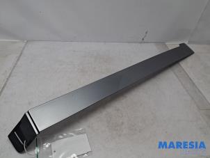 Gebruikte Sierlijst Opel Vivaro 2.0 CDTI 122 Prijs € 60,50 Inclusief btw aangeboden door Maresia Parts