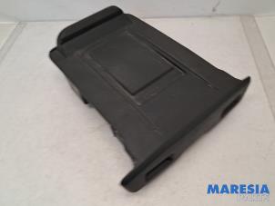 Gebruikte Krikset Opel Vivaro 2.0 CDTI 122 Prijs € 60,50 Inclusief btw aangeboden door Maresia Parts