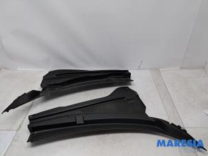 Gebruikte Paravan Opel Vivaro 2.0 CDTI 122 Prijs € 84,64 Inclusief btw aangeboden door Maresia Parts