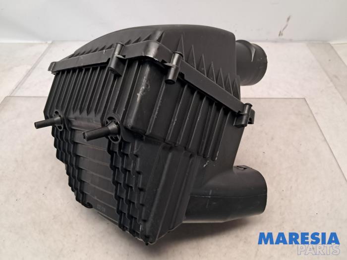 Gebruikte Luchtfilterhuis Renault Trafic (1FL/2FL/3FL/4FL) 1.6 dCi 95 Prijs € 42,34 Inclusief btw aangeboden door Maresia Parts
