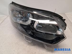 Gebruikte Koplamp rechts Opel Vivaro 2.0 CDTI 122 Prijs € 192,39 Inclusief btw aangeboden door Maresia Parts