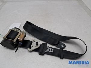Gebruikte Veiligheidsgordel rechts-voor Toyota ProAce (MDX) 2.0 D4-D Prijs € 169,40 Inclusief btw aangeboden door Maresia Parts