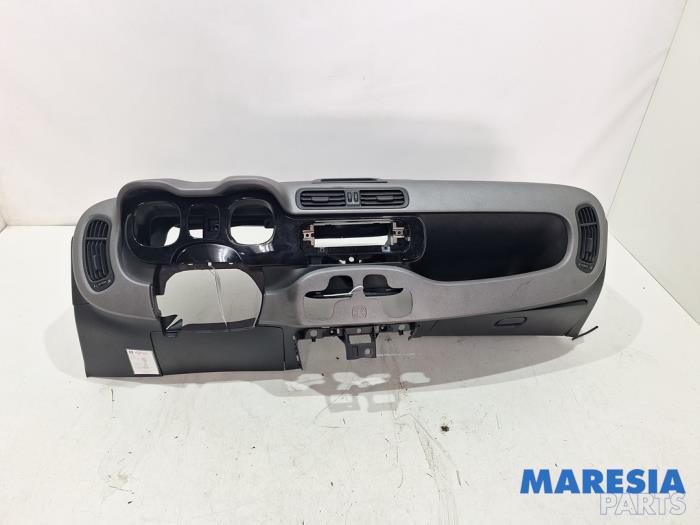 Gebruikte Dashboard Fiat Panda (312) 0.9 TwinAir Turbo 85 Prijs € 249,99 Margeregeling aangeboden door Maresia Parts