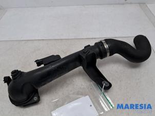 Gebruikte Intercooler Buis Fiat 500 (312) 0.9 TwinAir 80 Prijs € 40,00 Margeregeling aangeboden door Maresia Parts