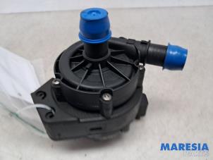 Gebruikte Extra waterpomp Renault Trafic (1FL/2FL/3FL/4FL) 2.0 dCi 16V 145 Prijs € 84,70 Inclusief btw aangeboden door Maresia Parts