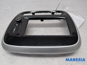 Gebruikte Dashboard deel Renault Trafic (1FL/2FL/3FL/4FL) 2.0 dCi 16V 145 Prijs € 72,60 Inclusief btw aangeboden door Maresia Parts