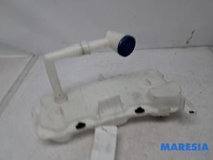 Gebruikte Ruitensproeiertank voor Opel Combo Cargo 1.5 CDTI 100 Prijs € 47,19 Inclusief btw aangeboden door Maresia Parts