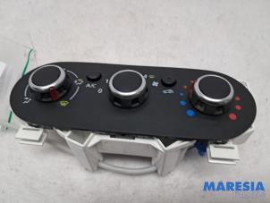 Gebruikte Chaufage Bedieningspaneel Renault Trafic (1FL/2FL/3FL/4FL) 2.0 dCi 16V 145 Prijs € 72,60 Inclusief btw aangeboden door Maresia Parts