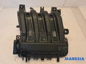 Gebruikte Inlaatspruitstuk Renault Kangoo (KC) 1.2 16V Prijs € 50,00 Margeregeling aangeboden door Maresia Parts