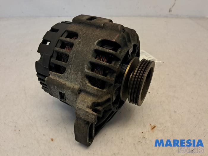 Gebruikte Dynamo Renault Kangoo (KC) 1.2 16V Prijs € 50,00 Margeregeling aangeboden door Maresia Parts