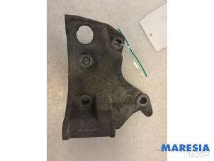 Gebruikte Dynamosteun boven Renault Kangoo (KC) 1.2 16V Prijs € 25,00 Margeregeling aangeboden door Maresia Parts