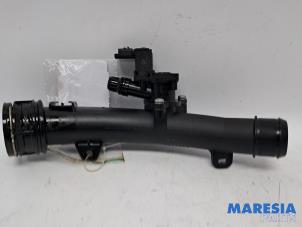 Gebruikte Intercooler Buis Peugeot 308 (L3/L8/LB/LH/LP) 1.2 12V e-THP PureTech 130 Prijs € 39,50 Margeregeling aangeboden door Maresia Parts