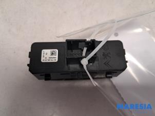 Gebruikte Schakelaar (diversen) Peugeot 308 (L3/L8/LB/LH/LP) 1.2 12V e-THP PureTech 130 Prijs € 20,00 Margeregeling aangeboden door Maresia Parts