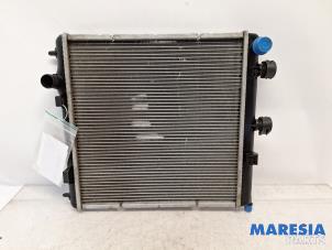 Gebruikte Radiateur Peugeot 208 I (CA/CC/CK/CL) 1.0 Vti 12V PureTech Prijs € 35,00 Margeregeling aangeboden door Maresia Parts