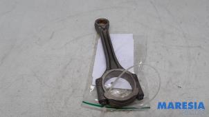 Gebruikte Drijfstang Peugeot 308 SW (L4/L9/LC/LJ/LR) 1.2 12V e-THP PureTech 110 Prijs € 49,99 Margeregeling aangeboden door Maresia Parts