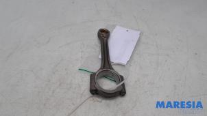 Gebruikte Drijfstang Peugeot 308 SW (L4/L9/LC/LJ/LR) 1.2 12V e-THP PureTech 110 Prijs € 49,99 Margeregeling aangeboden door Maresia Parts