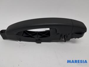 Gebruikte Deurgreep 2Deurs rechts Opel Movano 2.3 CDTi 16V RWD Prijs € 54,45 Inclusief btw aangeboden door Maresia Parts