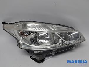 Gebruikte Rechter Koplamp Peugeot 208 I (CA/CC/CK/CL) 1.4 16V Prijs € 126,00 Margeregeling aangeboden door Maresia Parts
