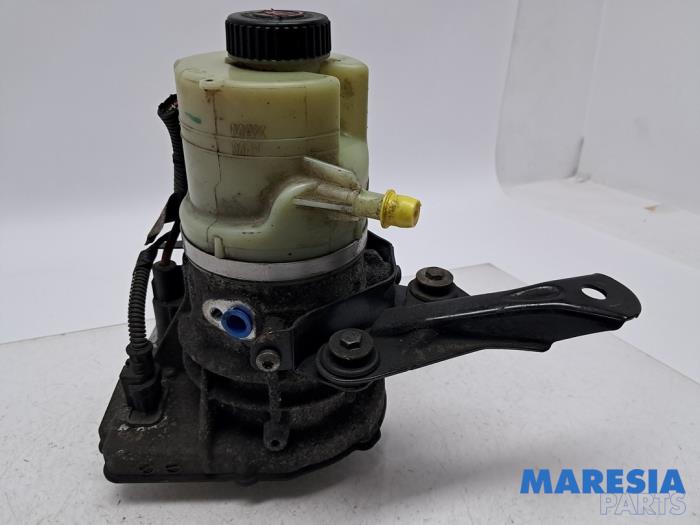 Gebruikte Servopomp Nissan NV 300 1.6 dCi 95 Prijs € 475,00 Inclusief btw aangeboden door Maresia Parts