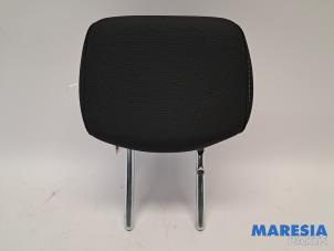 Gebruikte Hoofdsteun Renault Megane III Grandtour (KZ) 1.2 16V TCE 115 Prijs € 70,00 Margeregeling aangeboden door Maresia Parts