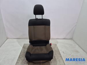 Gebruikte Stoel rechts Citroen C4 Cactus (0B/0P) 1.2 PureTech 110 12V Prijs € 124,95 Margeregeling aangeboden door Maresia Parts