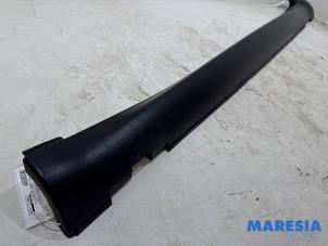 Gebruikte Sideskirt links Citroen C4 Cactus (0B/0P) 1.2 PureTech 110 12V Prijs € 49,95 Margeregeling aangeboden door Maresia Parts