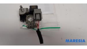 Gebruikte Accu sensor Renault Twingo III (AH) 1.0 SCe 70 12V Prijs € 55,00 Margeregeling aangeboden door Maresia Parts