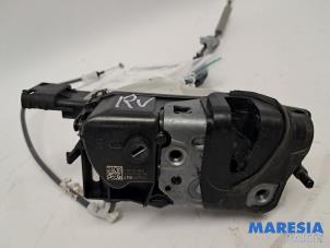 Gebruikte Deurslot Mechaniek 4Deurs rechts-voor Opel Corsa F (UB/UH/UP) 1.2 Turbo 12V 130 Prijs € 35,00 Margeregeling aangeboden door Maresia Parts