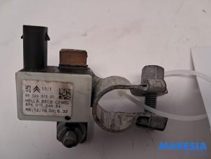 Gebruikte Accu sensor Opel Corsa F (UB/UH/UP) 1.2 Turbo 12V 130 Prijs € 69,99 Margeregeling aangeboden door Maresia Parts