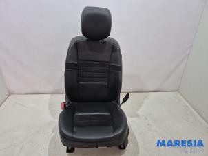 Gebruikte Voorstoel links Renault Grand Scénic III (JZ) 2.0 16V CVT Prijs € 210,00 Margeregeling aangeboden door Maresia Parts