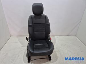 Gebruikte Stoel rechts Renault Grand Scénic III (JZ) 2.0 16V CVT Prijs € 210,00 Margeregeling aangeboden door Maresia Parts