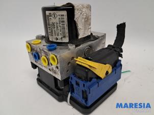 Gebruikte ABS Pomp Renault Megane III Grandtour (KZ) 1.2 16V TCE 115 Prijs € 198,00 Margeregeling aangeboden door Maresia Parts