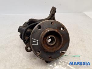 Gebruikte Fusee links-voor Citroen C4 Cactus (0B/0P) 1.2 PureTech 110 12V Prijs € 19,99 Margeregeling aangeboden door Maresia Parts