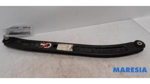 Gebruikte Reactiestang links-achter Renault Twingo III (AH) 1.0 SCe 70 12V Prijs € 25,00 Margeregeling aangeboden door Maresia Parts