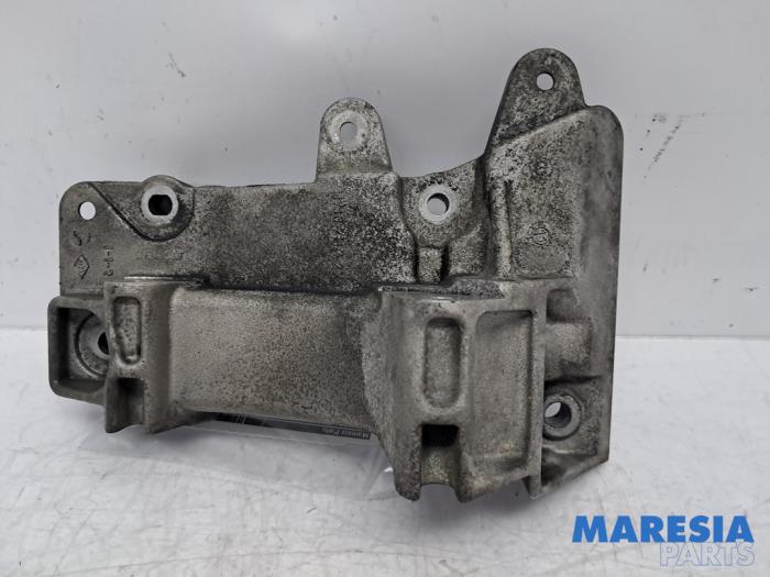 Gebruikte Dynamosteun boven Renault Grand Scénic III (JZ) 1.4 16V TCe 130 Prijs € 25,00 Margeregeling aangeboden door Maresia Parts