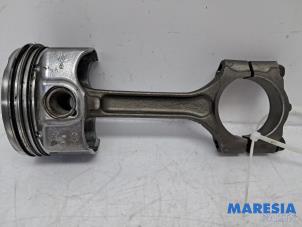 Gebruikte Drijfstang Renault Grand Scénic III (JZ) 1.4 16V TCe 130 Prijs € 65,00 Margeregeling aangeboden door Maresia Parts