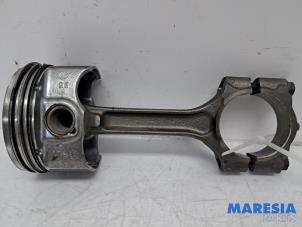 Gebruikte Drijfstang Renault Grand Scénic III (JZ) 1.4 16V TCe 130 Prijs € 65,00 Margeregeling aangeboden door Maresia Parts