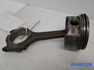 Gebruikte Drijfstang Fiat Croma (194) 1.8 MPI 16V Prijs € 75,00 Margeregeling aangeboden door Maresia Parts