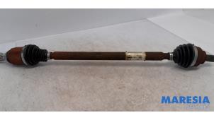 Gebruikte Aandrijfas rechts-voor Renault Twingo III (AH) 1.0 SCe 70 12V Prijs € 50,00 Margeregeling aangeboden door Maresia Parts