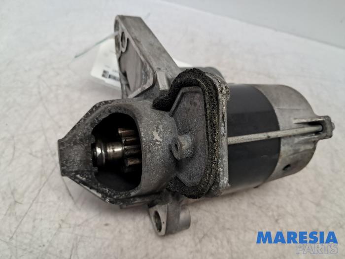 Gebruikte Startmotor Renault Twingo III (AH) 1.0 SCe 70 12V Prijs € 35,00 Margeregeling aangeboden door Maresia Parts