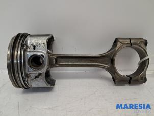 Gebruikte Drijfstang Renault Grand Scénic III (JZ) 1.4 16V TCe 130 Prijs € 65,00 Margeregeling aangeboden door Maresia Parts