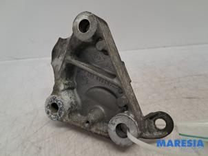 Gebruikte Motorsteun Renault Grand Scénic III (JZ) 1.4 16V TCe 130 Prijs € 19,50 Margeregeling aangeboden door Maresia Parts