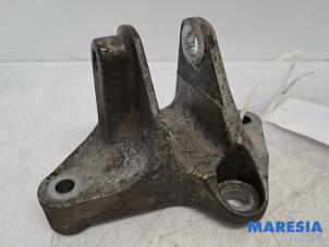 Gebruikte Motorsteun Renault Grand Scénic III (JZ) 1.4 16V TCe 130 Prijs € 22,50 Margeregeling aangeboden door Maresia Parts
