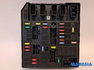 Gebruikte Zekeringkast Renault Grand Scénic III (JZ) 2.0 16V CVT Prijs € 69,99 Margeregeling aangeboden door Maresia Parts