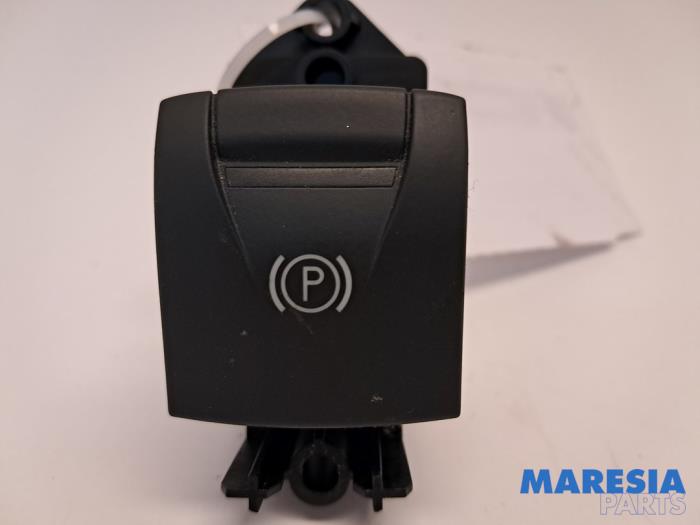 Gebruikte Handrem schakelaar Renault Grand Scénic III (JZ) 2.0 16V CVT Prijs € 14,99 Margeregeling aangeboden door Maresia Parts