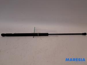 Gebruikte Kofferdekseldemper links-achter Citroen C1 1.0 12V Prijs € 25,00 Margeregeling aangeboden door Maresia Parts