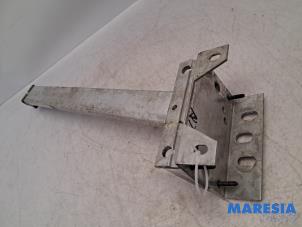 Gebruikte Frontdeel steun Citroen C4 Picasso (3D/3E) 1.6 16V THP 155 Prijs € 30,00 Margeregeling aangeboden door Maresia Parts