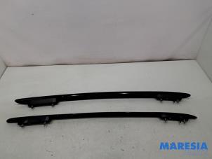 Gebruikte Dakrail set Citroen C4 Cactus (0B/0P) 1.2 PureTech 110 12V Prijs € 99,00 Margeregeling aangeboden door Maresia Parts